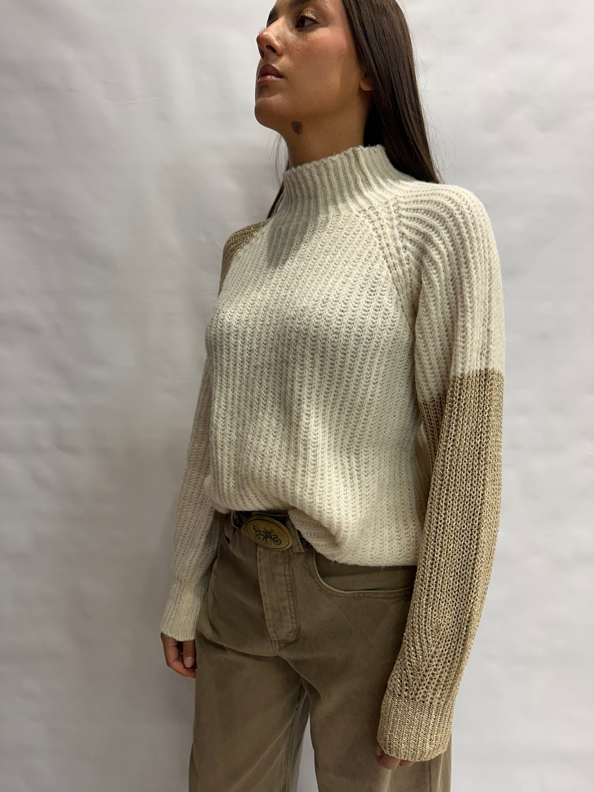 Maglione RINASCIMENTO lavorato con blocchi color oro su fondo Bianco Panna, COD: CFM0012518003
