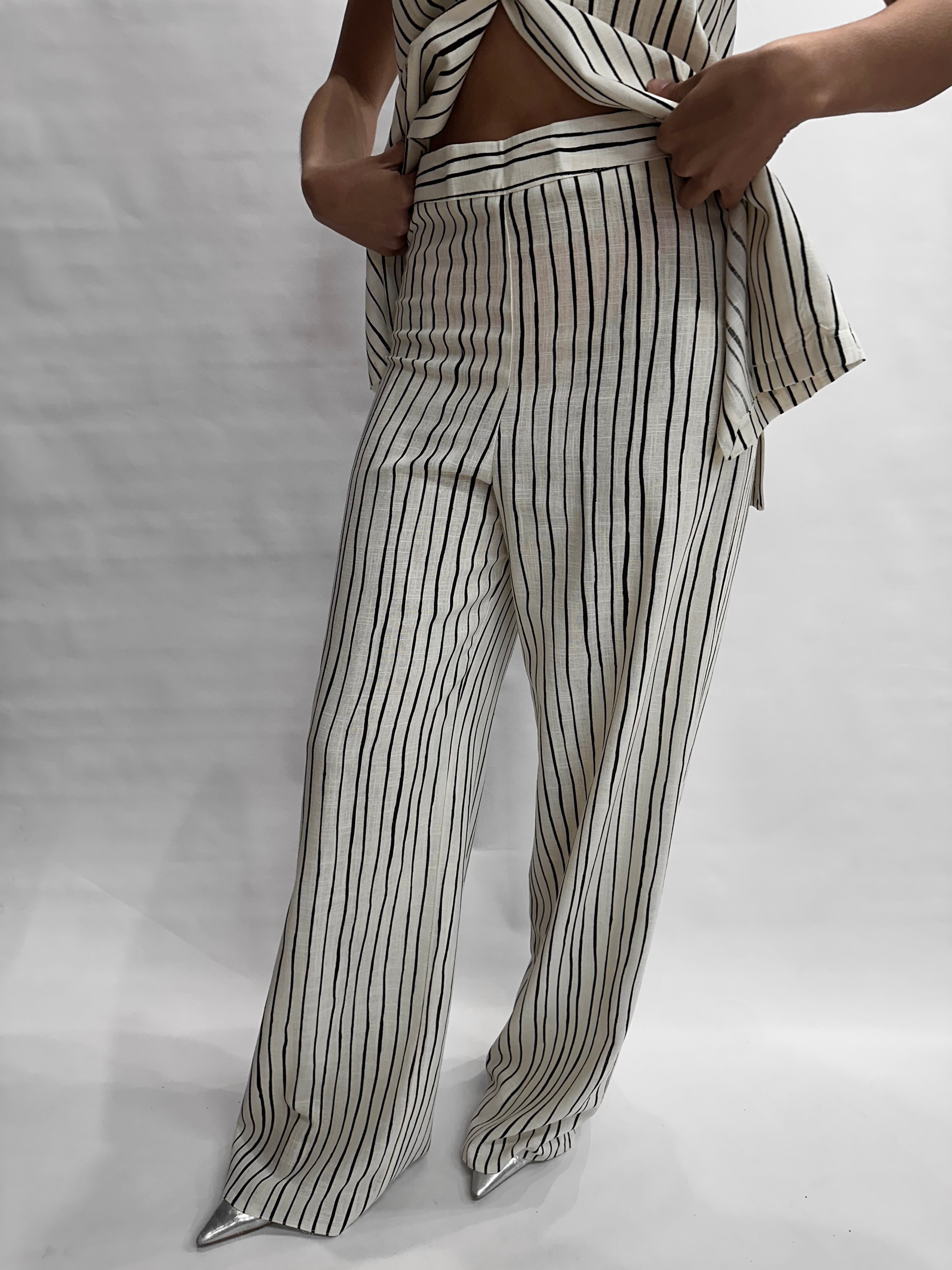 Tailleur RINASCIMENTO gessato composto da pantalone e gilet , COD: CFC0128872003 E CFC0128924003