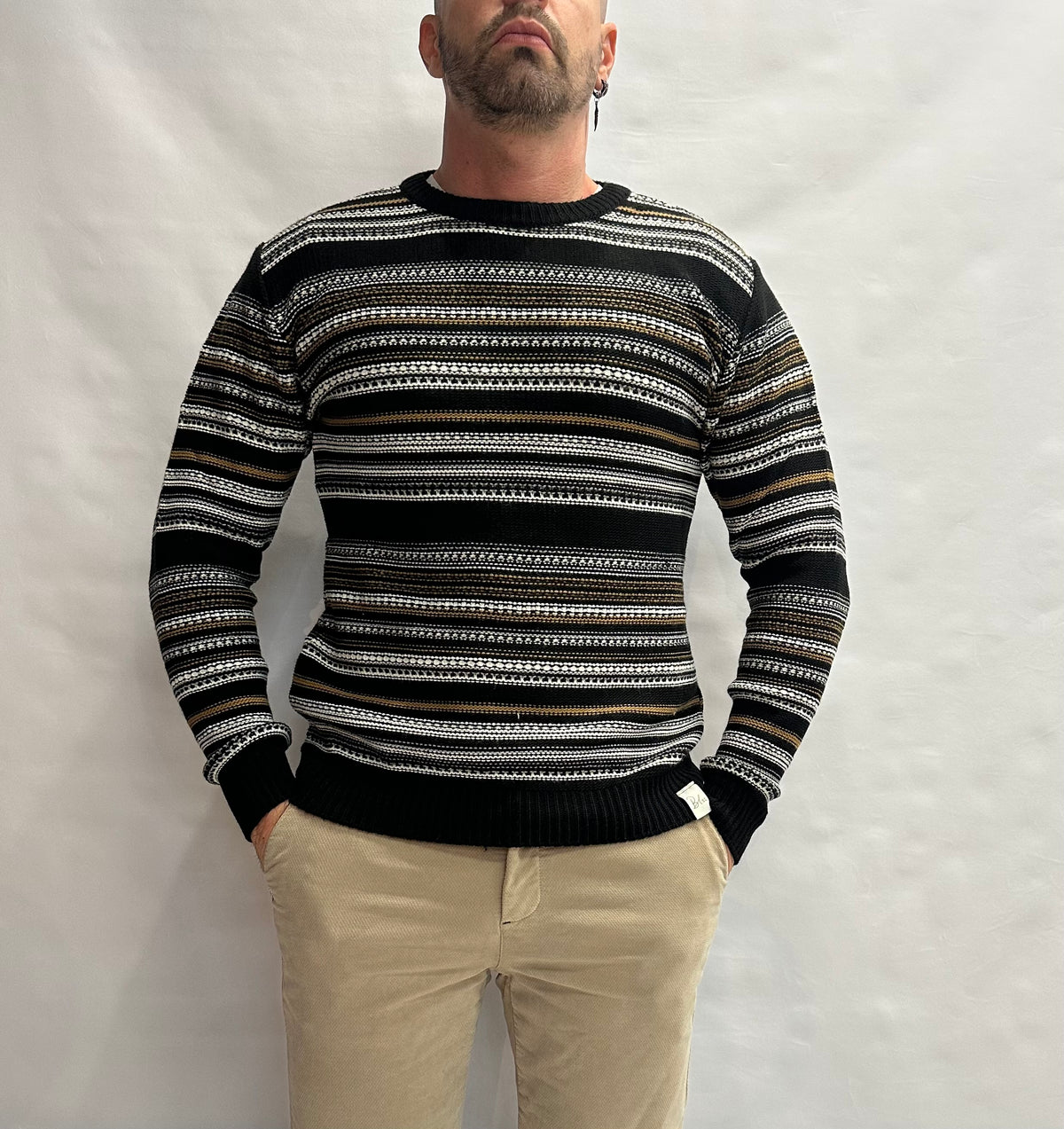 Maglione BL11 girocollo a righe irregolari con lavorazioni, Cod: 2463780001