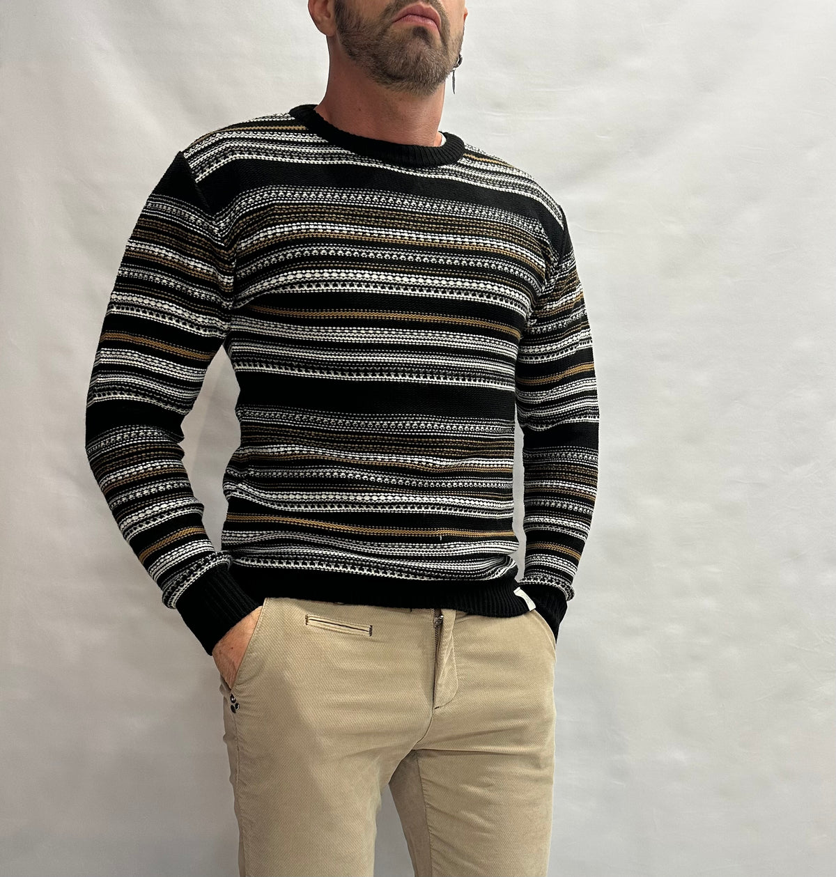 Maglione BL11 girocollo a righe irregolari con lavorazioni, Cod: 2463780001